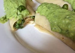 PALAČINKE SA GRAŠKOM I BEŠAMELOM 2 palacinke sa graskom