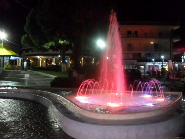 Fontana na trgu u Haniotiju (Grčka), septembar 2010. 12 Fontana na trgu u Haniotiju 08 A