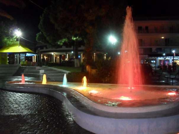 Fontana na trgu u Haniotiju (Grčka), septembar 2010. 13 Fontana na trgu u Haniotiju 09 A